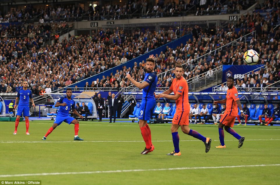 Sấp mặt không tưởng trên đất Pháp, “cơn gió thoảng” Hà Lan ngày càng xa giấc mơ World Cup