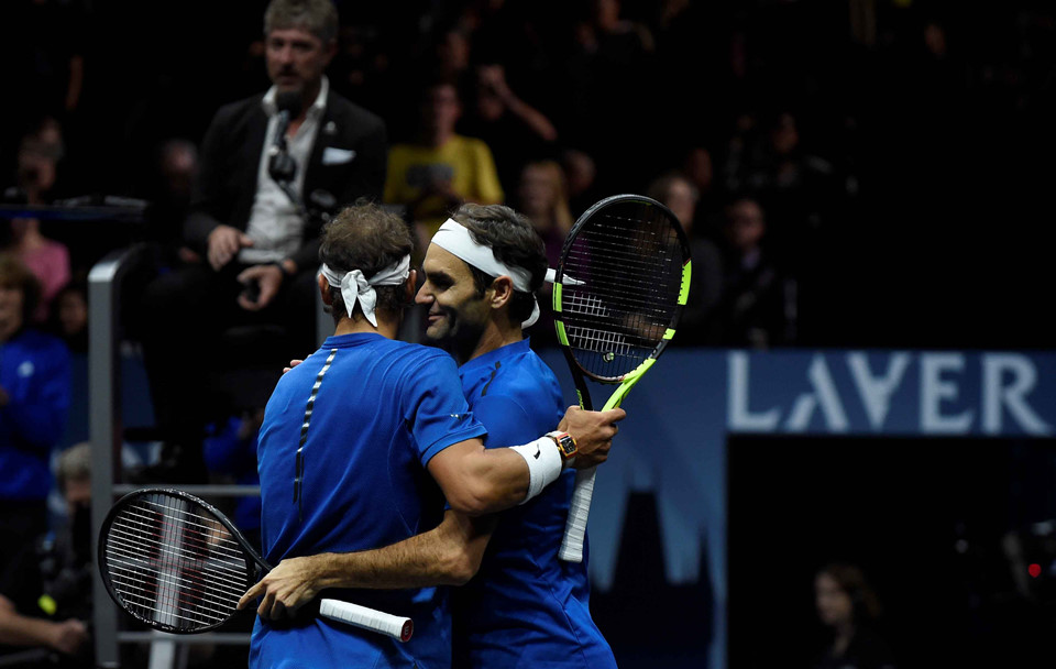 Federer, Nadal thắng nhọc nhằn trong lần đầu đánh cặp