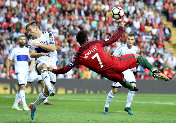 “Siêu nhân” Ronaldo lập hattrick siêu đẳng, Bồ Đào Nha nghiền nát Quần đảo Faroe