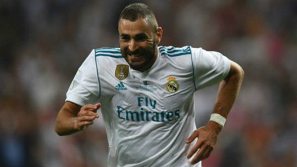 Benzema gia hạn hợp đồng với Real Madrid tới năm 2021