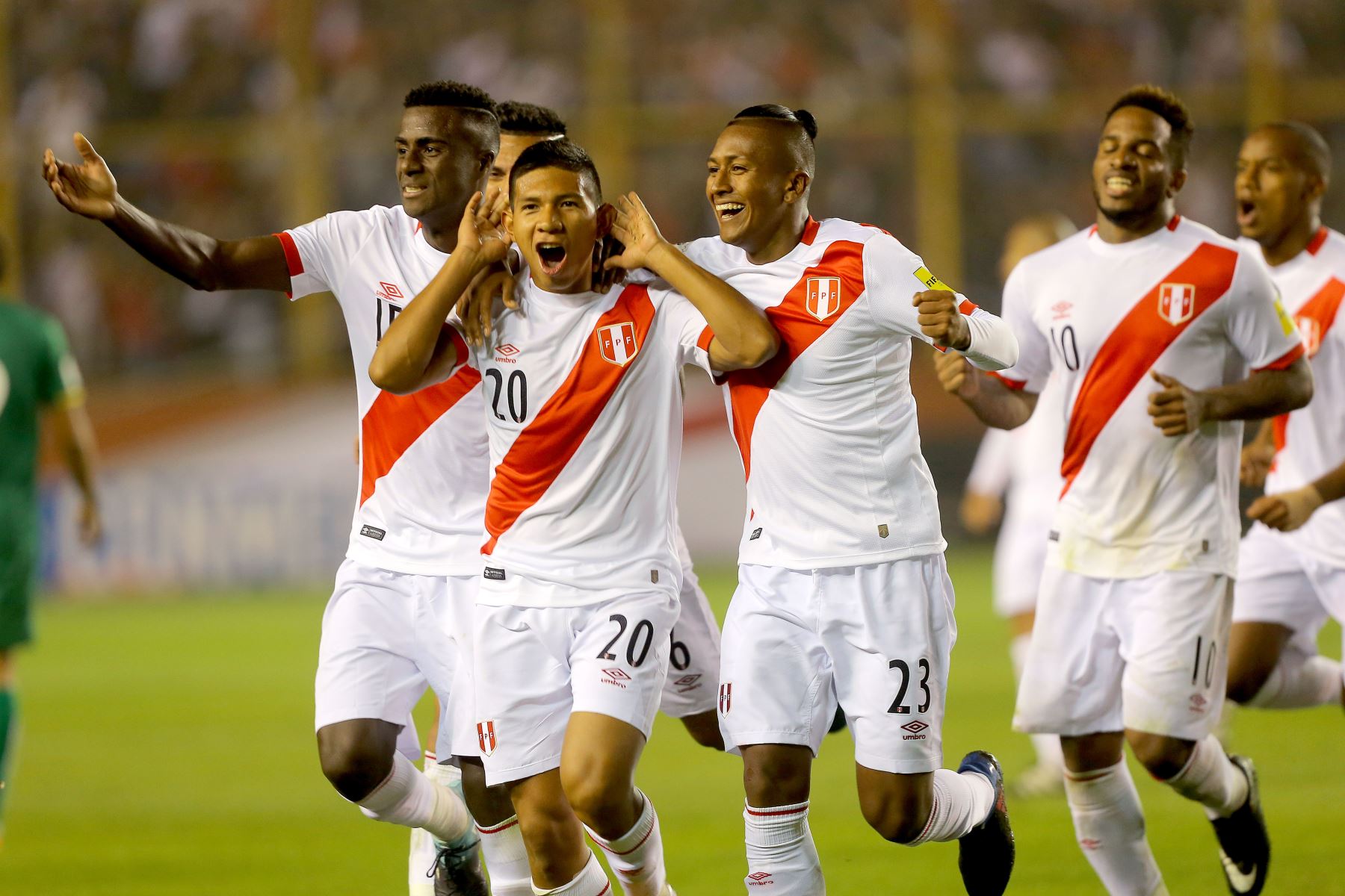 BXH FIFA tháng 10/2017: Peru có lần đầu vào TOP 10, Việt Nam tăng 9 bậc