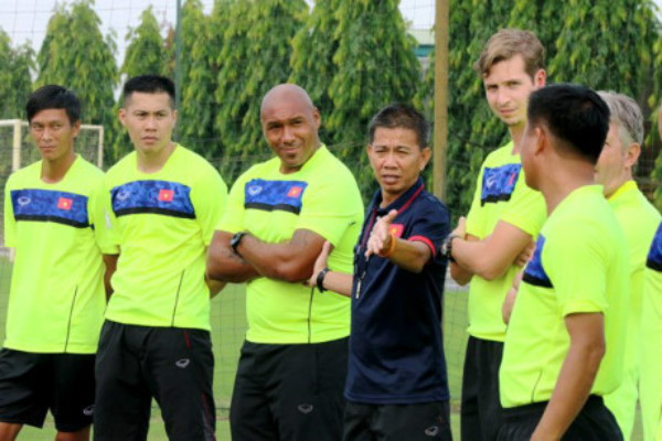 U19 Việt Nam có trợ lý HLV thủ môn từng bắt tại Premier League