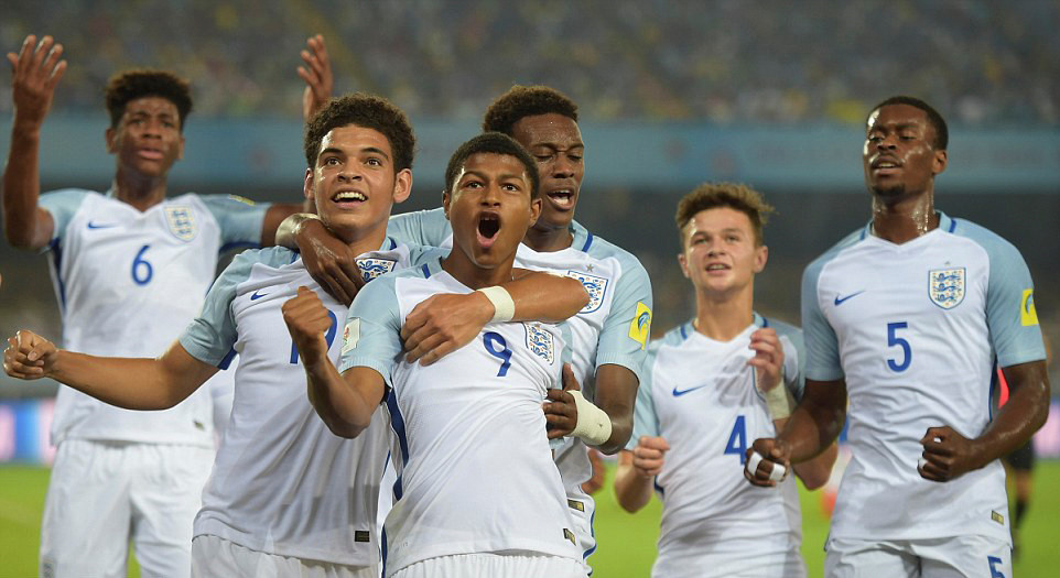 Sao trẻ Liverpool lập hat-trick, Anh hạ Brazil ở bán kết U17 World Cup