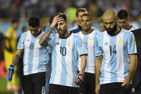 Hòa nhạt nhòa với Peru, Argentina tự đưa mình vào “cửa tử”