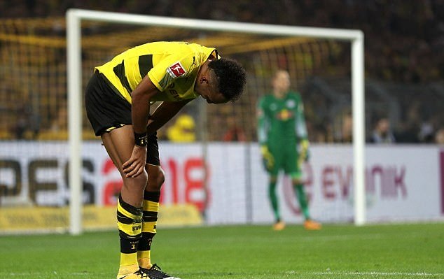 Thua ngược trên sân nhà, Dortmund đứt mạch trận thăng hoa