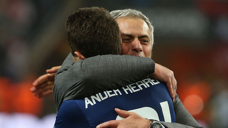 Ander Herrera chủ động “làm lành” với thầy Mourinho