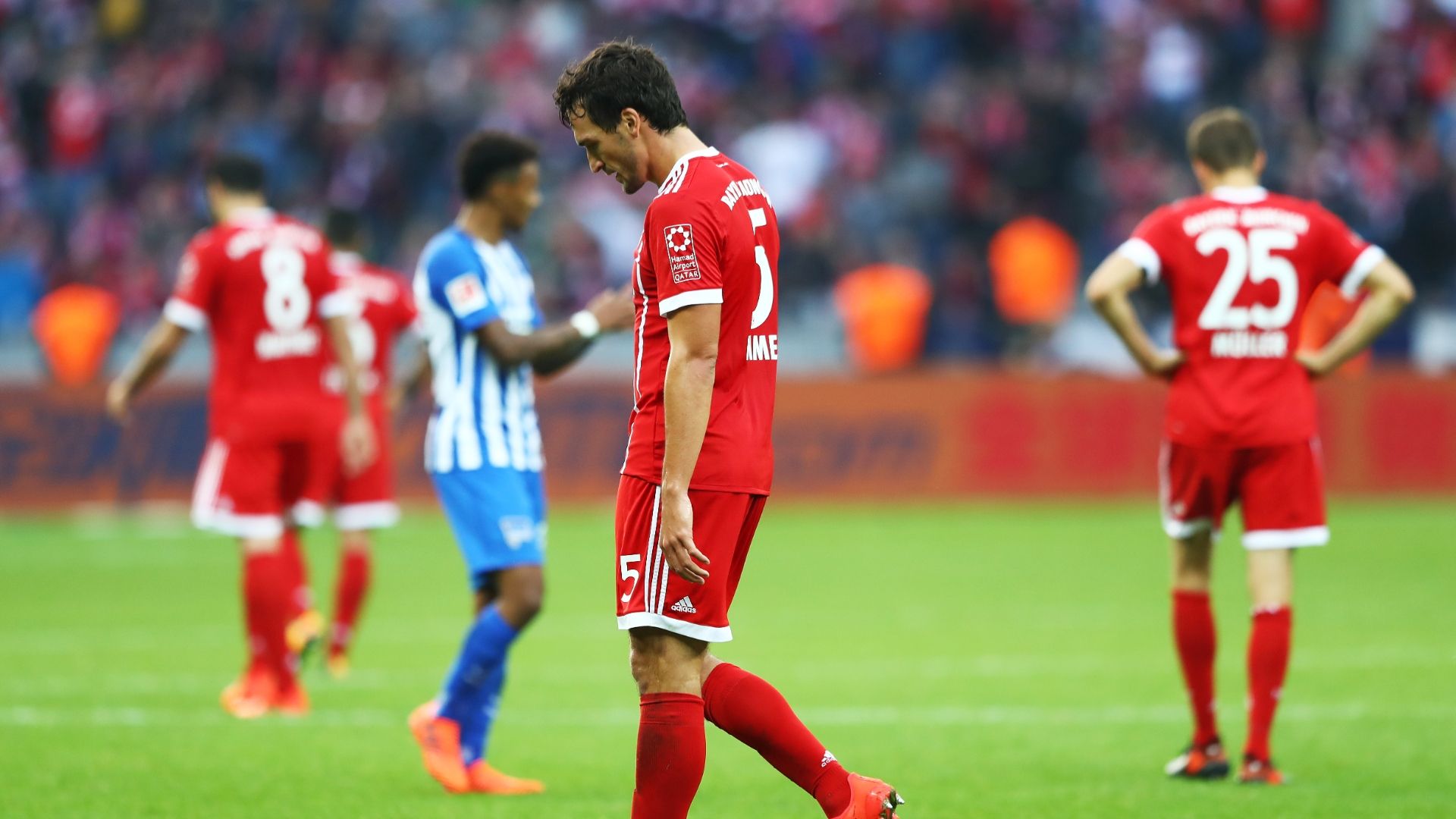Dẫn trước 2 bàn, Bayern vẫn phải chia điểm với Hertha đầy cay đắng