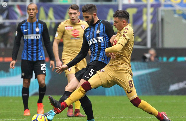 Vấp ngã trước Torino, Inter lỡ thời cơ bắt kịp Napoli