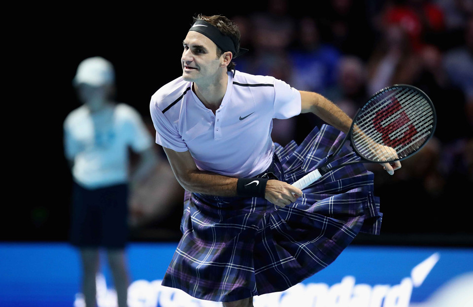 Federer mặc váy đánh bại Murray trong trận đấu từ thiện tại Scotland