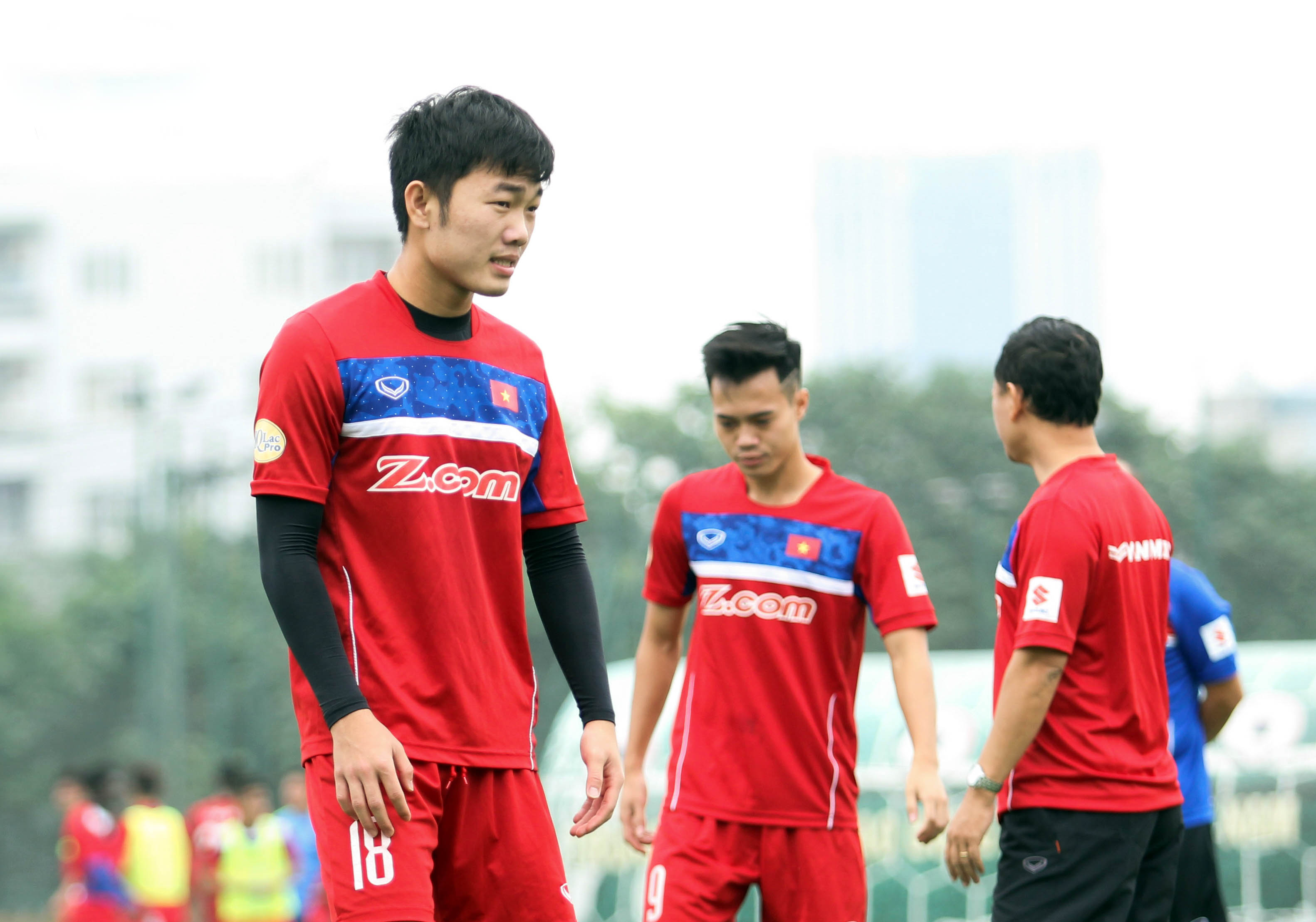 Điểm tin bóng đá Việt Nam sáng 09/11:  Xuân Trường làm cầu nối cho các tuyển thủ với HLV Park