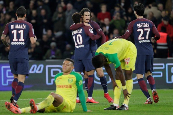 Neymar trở lại, Cavani tỏa sáng; PSG dễ dàng “làm thịt” Chim hoàng yến