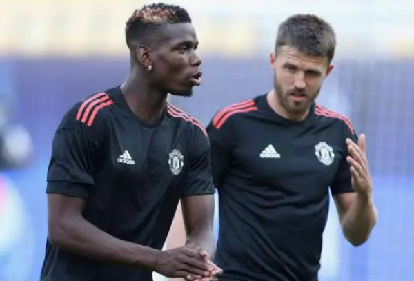 Paul Pogba và Michael Carrick trở lại tập luyện cùng đội trẻ MU