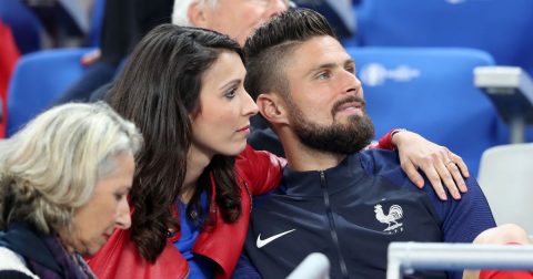 Sợ vợ, Giroud sẽ không đến Everton