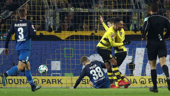 Tiếp tục hồi sinh cùng Stoger, Dortmund chen chân vào Top 3