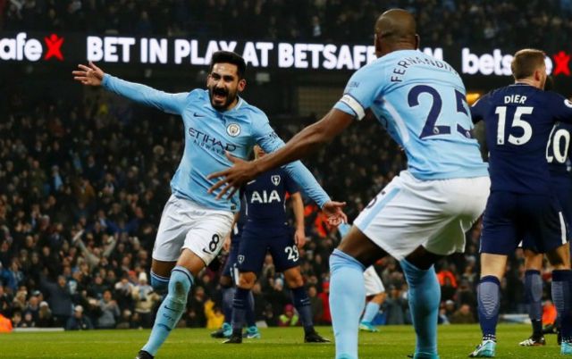 “Làm thịt” Gà trống, Man City bay cao trong nỗi tuyệt vọng của Premier League