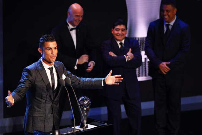Maradona: “Ronaldo hay nhất lịch sử? Bảo hắn bớt nói nhảm đi”