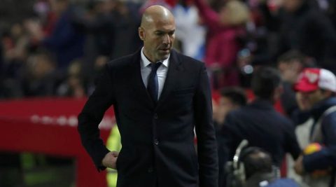 Real trên đà xuống dốc vì Zidane chỉ biết đổ lỗi