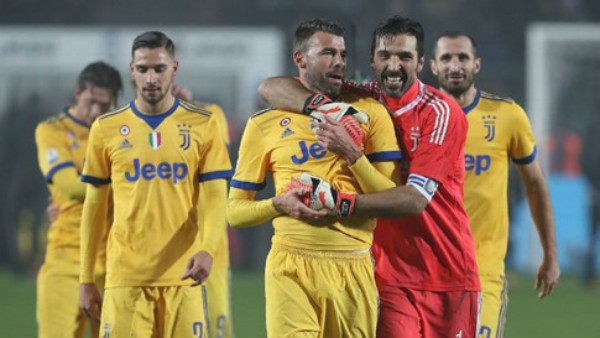 Buffon cản phạt đền, Juve thắng nhọc ở bán kết Coppa Italia
