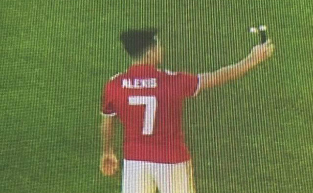 CỰC NÓNG: Alexis Sanchez khoác áo số 7 huyền thoại tại M.U