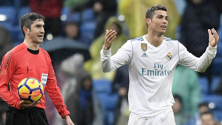 Báo AS: Hơn 65% CĐV Real muốn tống khứ Ronaldo