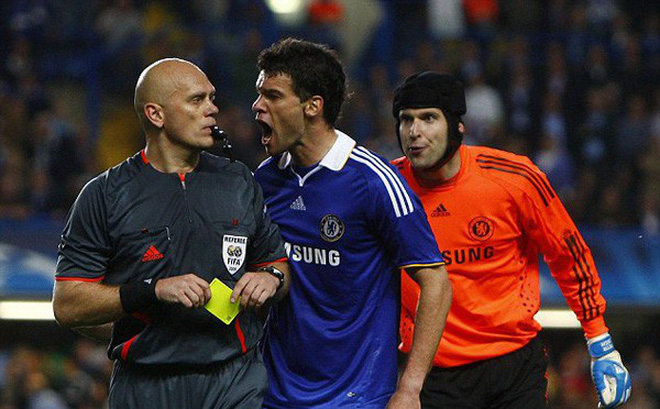 Trọng tài bắt trận Chelsea – Barca năm 2009 thừa nhận sai lầm