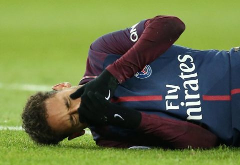Thắng tưng bừng, PSG vẫn méo mặt vì chấn thương của Neymar