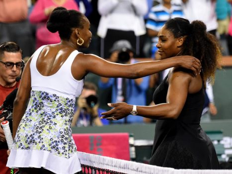 Venus Williams loại cô em Serena tại giải quần vợt quốc tế Indian Wells