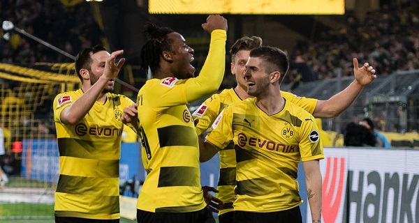 Batshuayi lập cú đúp bàn thắng, Dortmund leo lên vị trí thứ 3