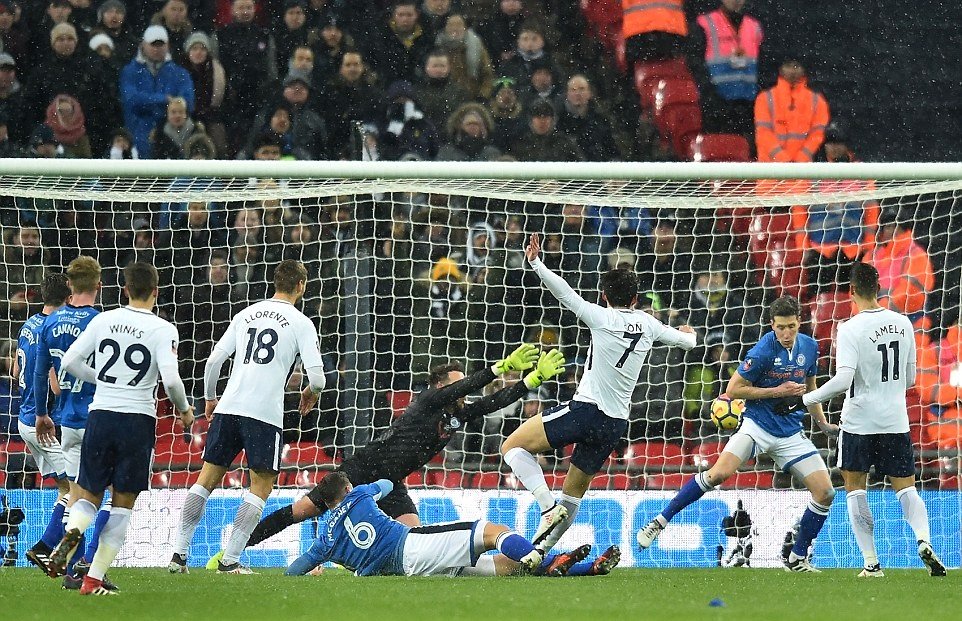 Đại thắng nhược tiểu, Tottenham ghi danh vào tứ kết FA Cup