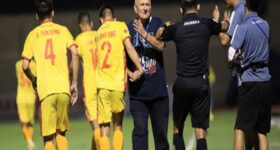Bóng đá VN 28/10: HLV Petrovic chia tay Thanh Hóa sau V.League