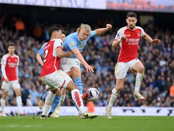 Cuộc đụng độ kinh điển giữa Manchester City và Arsenal