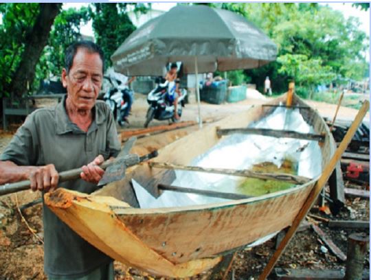 Nhìn thấy đóng thuyền ngoài cảng