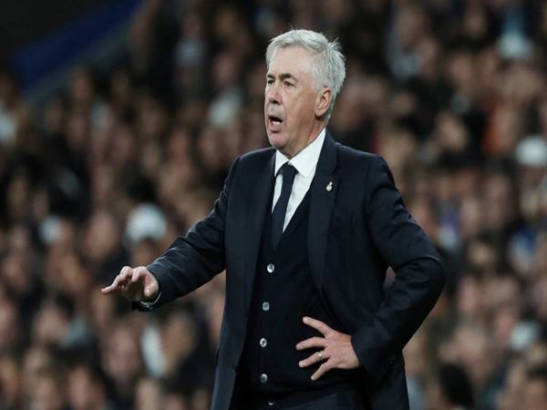 HLV Carlo Ancelotti đội huấn luyện và bảng thành tích