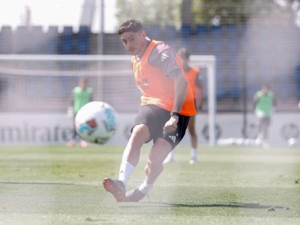 Valverde phải nhập viện, Real Madrid đối mặt khủng hoảng trước El Clasico Valverde phải nhập viện, Real Madrid đối mặt khủng hoảng trước El Clasico